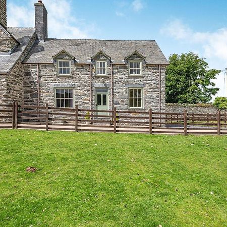 Waedog Bach Villa Llanfor Bagian luar foto